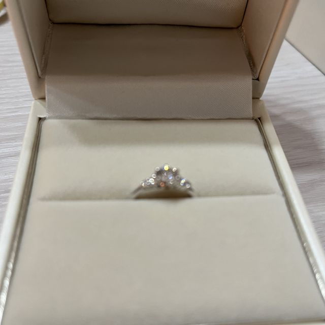 【宝寿堂(ほうじゅどう)の口コミ】 予算内でダイヤの品質と大きさが1番いいものを選びました。想像以上にいい…