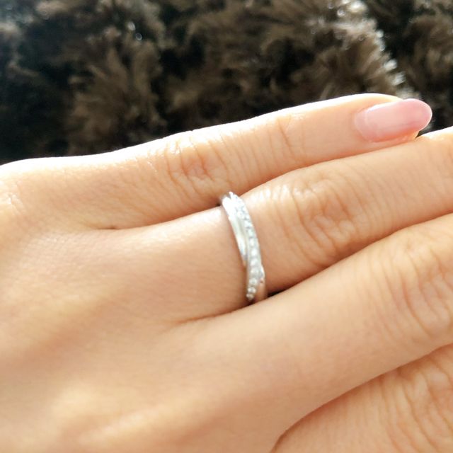 【エクセルコダイヤモンド(EXELCO DIAMOND)の口コミ】 夫が少し変わったデザインが良いとのことで
夫の指輪からまず選びました！…