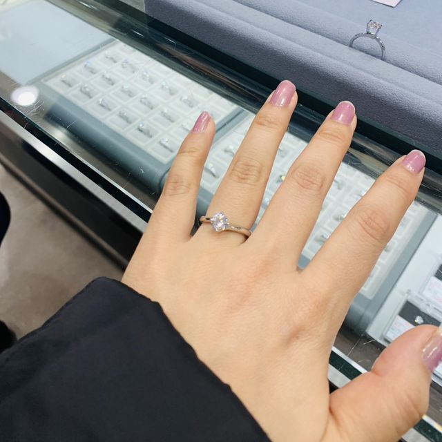 【宝寿堂(ほうじゅどう)の口コミ】 シンプルで、ダイアの輝きを最大限に発揮してくれるのではないかと思いま…