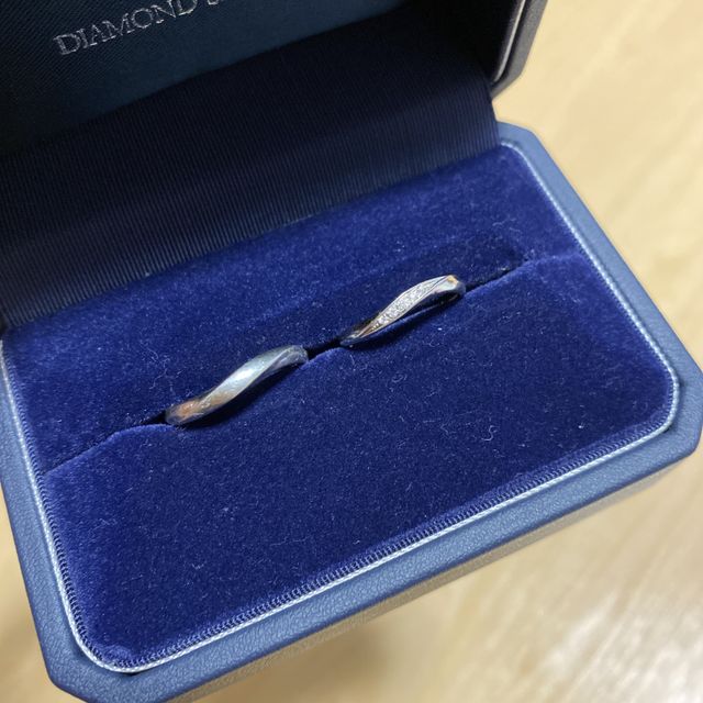 【銀座ダイヤモンドシライシの口コミ】 石のないシンプルな指輪を選ぶ予定で来店しました。

様々な指輪を試着さ…