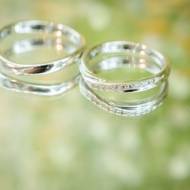 【銀座ダイヤモンドシライシの口コミ】 デザインと価格
指が細く見えるようなVカットがよかったので探しました。
…