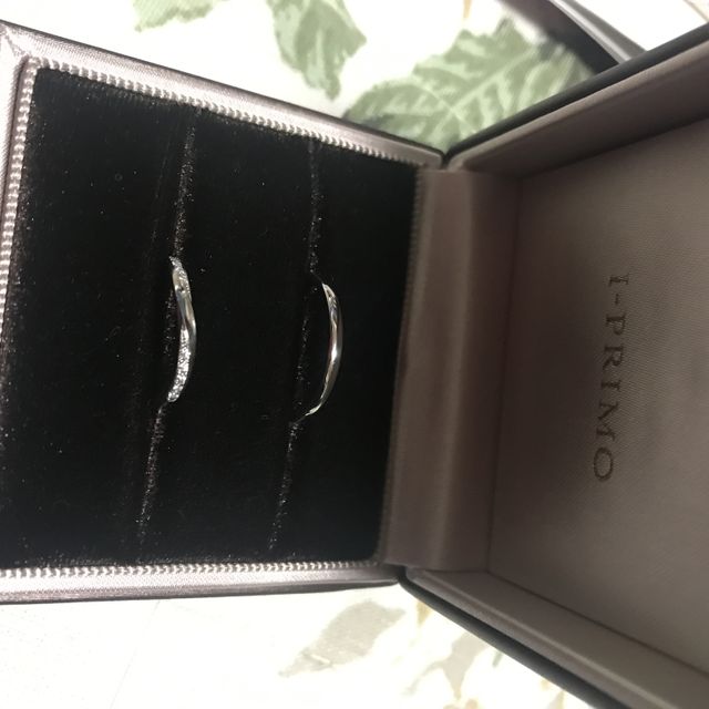 【アイプリモ(I-PRIMO)の口コミ】 細身の指輪ってどうかなと思ってましたが、
指が短く、太めが気になる自分…