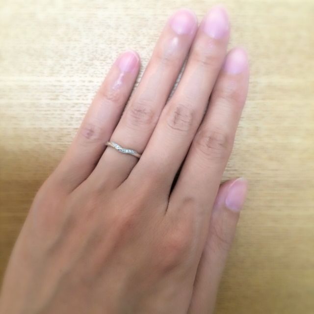 【4℃ BRIDAL(ヨンドシーブライダル)の口コミ】 新婦である私に「プラチナで落ち着いたデザイン、だけど美女と野獣のデザ…