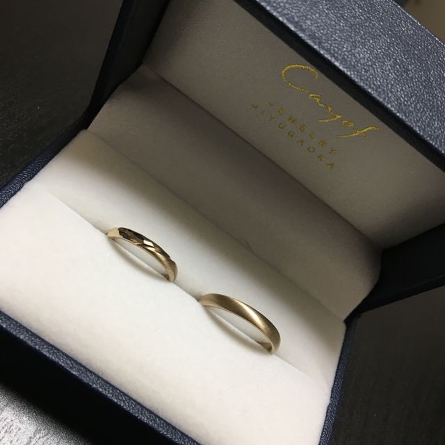 【Cayof(カヨフ)の口コミ】 肌なじみのよいシャンパンゴールドがとても気に入っています。半面ずつテ…