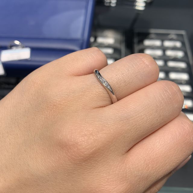 【銀座ダイヤモンドシライシの口コミ】 初めは他も見て回るつもりでしたが、とても気にいったデザインを見つける…