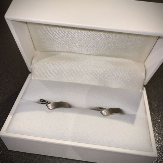 【Smith(工房スミス)札幌店の口コミ】 一生付けるものだからシンプルな物ではなくて少し個性的なデザインで周り…