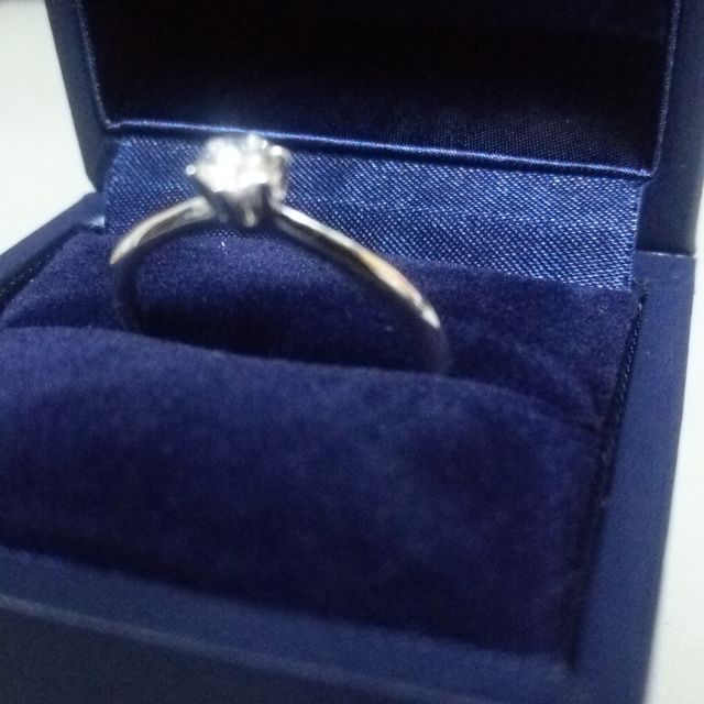 【銀座ダイヤモンドシライシの口コミ】 サプライズ用の婚約指輪を探している人にはぴったりだと思います。
まず、…