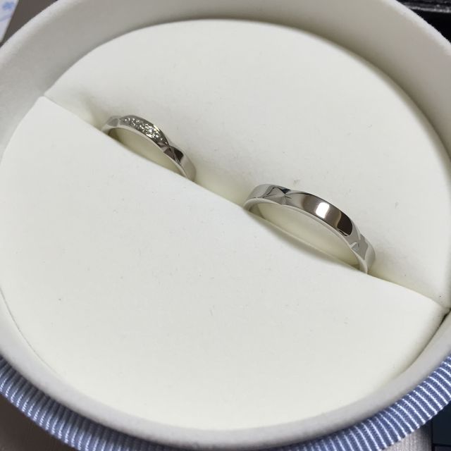 【【閉業】フラー・ジャコー(FURRER-JACOT)の口コミ】 「sakura」というブランド名にある通り、上から見ると指輪が桜の形になっ…