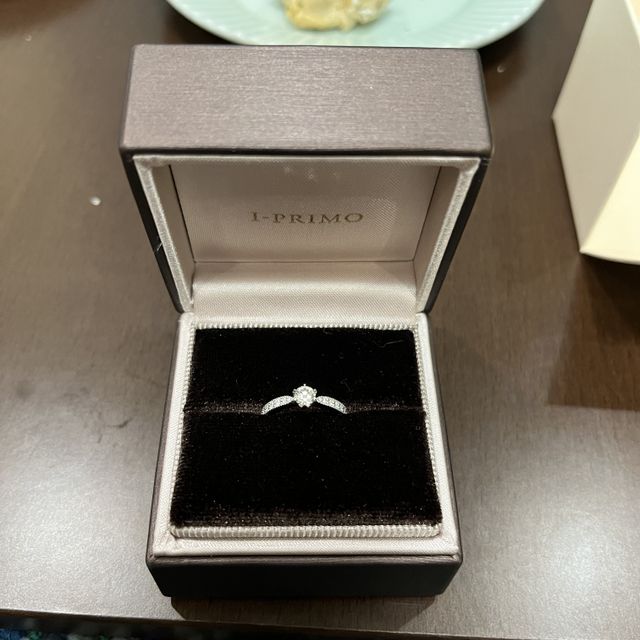 【アイプリモ(I-PRIMO)の口コミ】 婚約指輪は高いものでなくていいと思っていましたが、店舗でダイヤを実際…