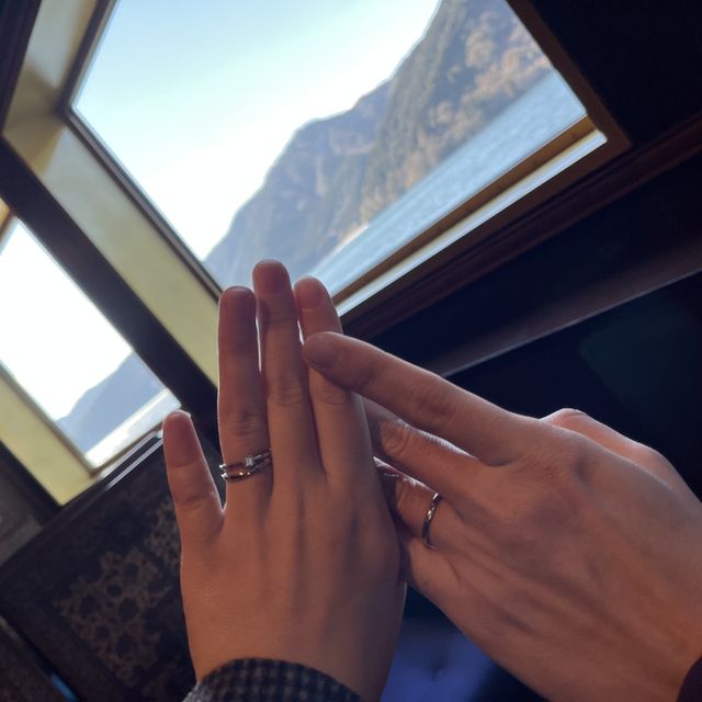 【LUCIE(ルシエ)の口コミ】 わたしは指が太いので、少しでも細見えするデザインを、夫は普段アクセサ…