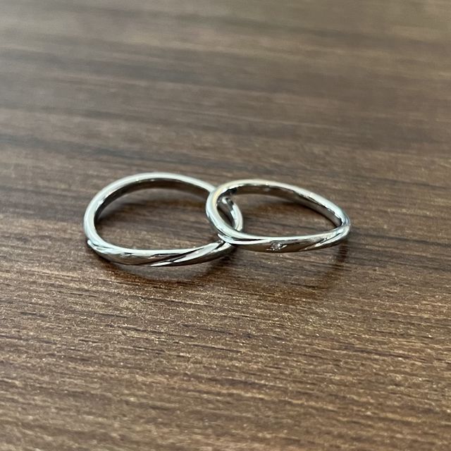 【LUCIE(ルシエ)の口コミ】 わたしは指が太いので、少しでも細見えするデザインを、夫は普段アクセサ…