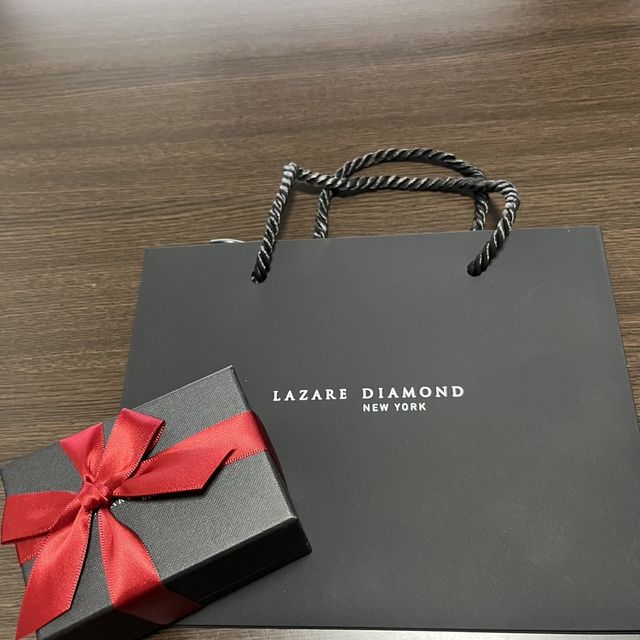 【ラザール ダイヤモンド(LAZARE DIAMOND)の口コミ】 婚約指輪をラザールダイヤモンドで頂いたので、結婚指輪を見に行くにあた…