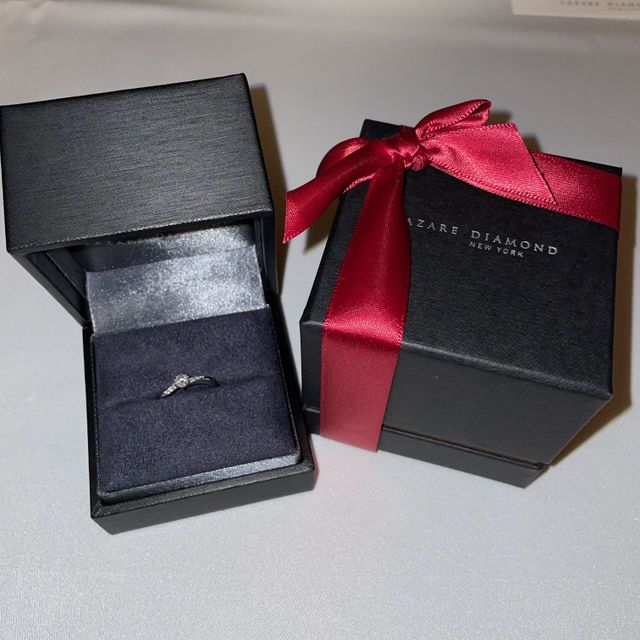 【ラザール ダイヤモンド(LAZARE DIAMOND)の口コミ】 付き合っている時にペアリングを購入してたため、
彼女が好きなイメージと…