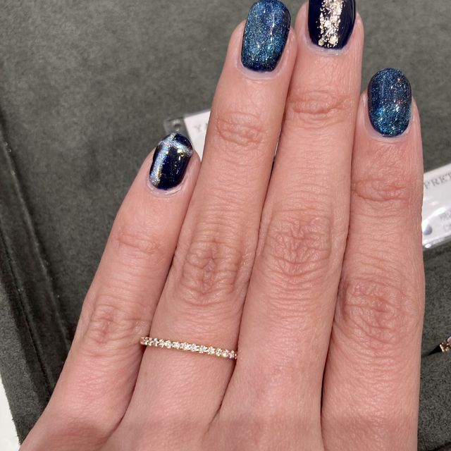 【バーニーズニューヨーク(BARNEYS NEW YORK)の口コミ】 金素材でメレダイヤモンドのエタニティリングをいくつか紹介して頂きまし…