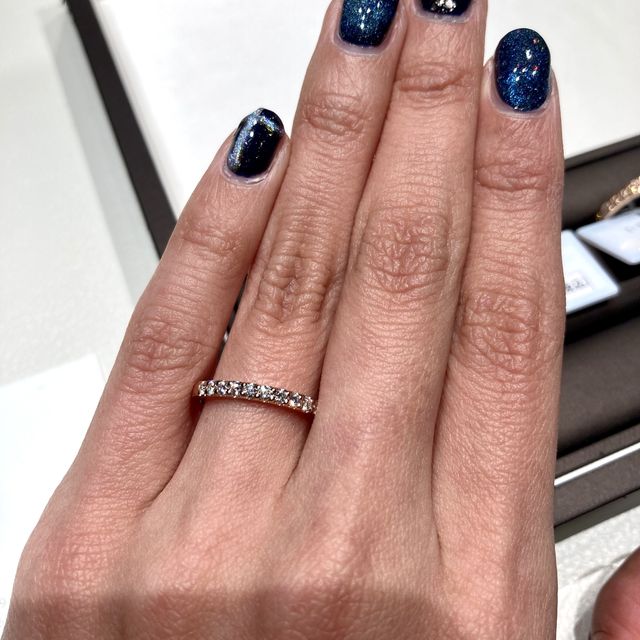 【アイプリモ(I-PRIMO)の口コミ】 とてもゴージャスで、可愛らしいエタニティリングです。試着した際の指輪…