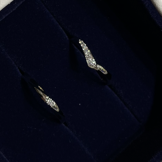 【4℃ BRIDAL(ヨンドシーブライダル)の口コミ】 様々なデザインが取り揃えられており、選択肢が豊富でした。同じV字、ウェ…