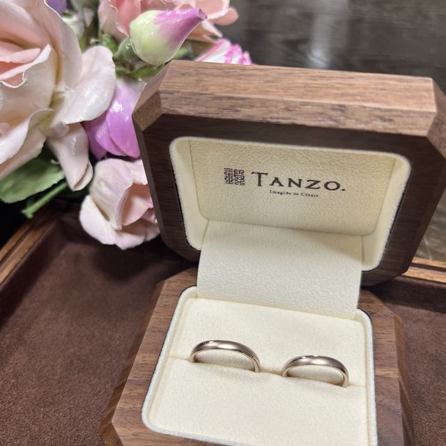 【TANZO.(鍛造指輪)の口コミ】 鍛造だったことです。
ちょっとした衝撃で傷ができたり歪みができた結婚指…