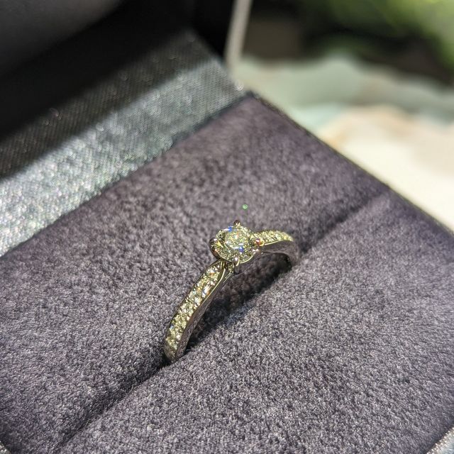 【ラザール ダイヤモンド(LAZARE DIAMOND)の口コミ】 デザインが華やかだけど、派手でいやらしくなっていない所と、ラザールダ…