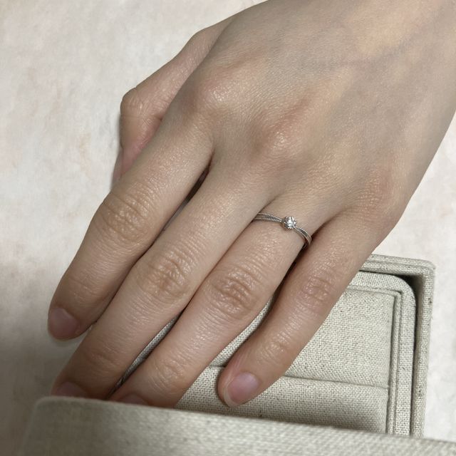 【SIENAROSE(シエナロゼ)の口コミ】 指輪のデザインと価格が予算にちょうど良かったため、購入を決めました。…