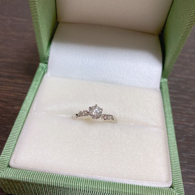 【LAPAGE(ラパージュ)の口コミ】 シンプル、S字ラインのもので、デザインはメレが良いなと思い、いちばん理…