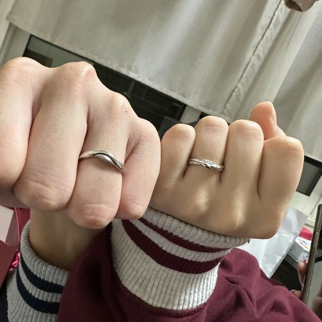 【AFFLUX(アフラックス)の口コミ】 数多くある指輪を見ていた中で、この商品の指輪のデザインに気に入って試…