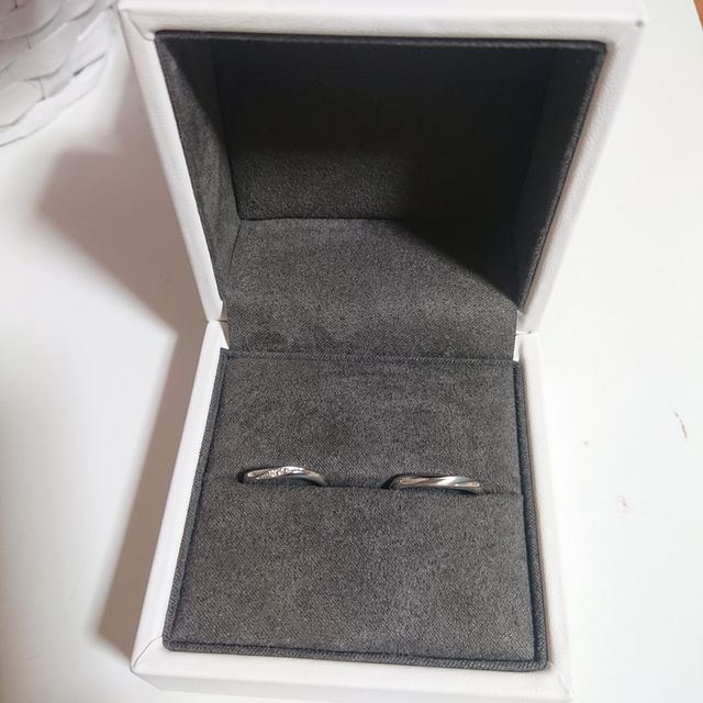 【COEUR D'OR(クゥドール)の口コミ】 リングの太さが細めで、指が細い方にオススメのリングだそうです。女性の…