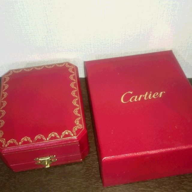 【カルティエ(Cartier)の口コミ】 婚約指輪は私の希望を優先してくれたので、結婚指輪は主人の希望通りのも…