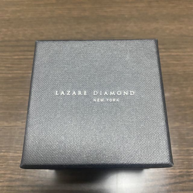 【ラザール ダイヤモンド(LAZARE DIAMOND)の口コミ】 旦那がサプライズで購入してくれた婚約指輪ですが、まず1番に、デザインに…