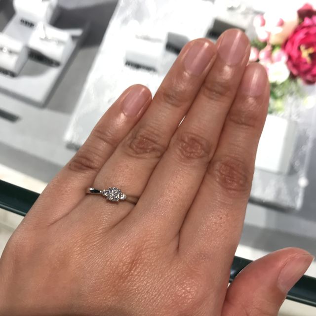 【ヴァンドーム青山(VENDOME AOYAMA)の口コミ】 私はストレートで、ダイヤモンドが3つ並んでいるスタイルが好みだったので…