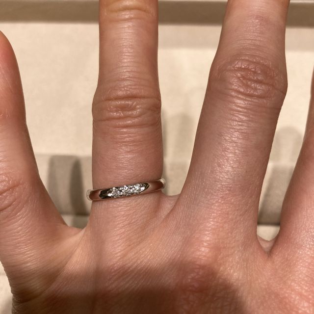 【MIKIMOTO(ミキモト)の口コミ】 他ブランドでもよく見かける3石指輪です。こちらは2.5mm 約0.06ct。
他ブ…