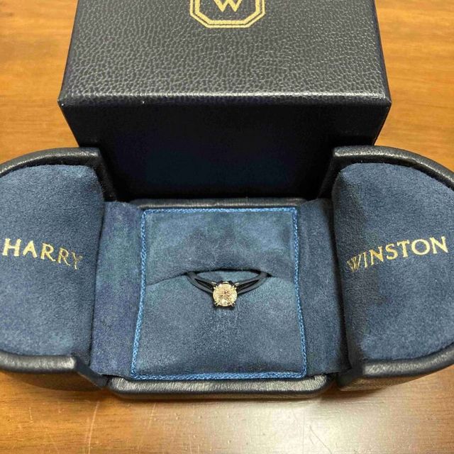 【ハリー・ウィンストン(Harry Winston)の口コミ】 何軒かブランドを見ましたが、試着でつけさせていただいたものから輝きが…