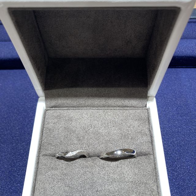 【Foulason(フレゾン)の口コミ】 もともとウェーブのデザインが好きだったので、その中からダイヤモンドが…