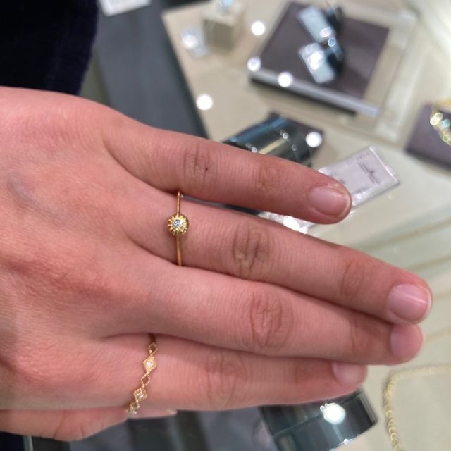 【KIARITA(キアリタ)の口コミ】 エンゲージリングというよりは、普段使いができるようなアンティークな指…