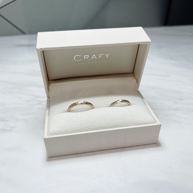 【CRAFY(クラフィ)の口コミ】 手作り一択で探していたので、掘り方や色合いなどを意識して指輪を選びま…