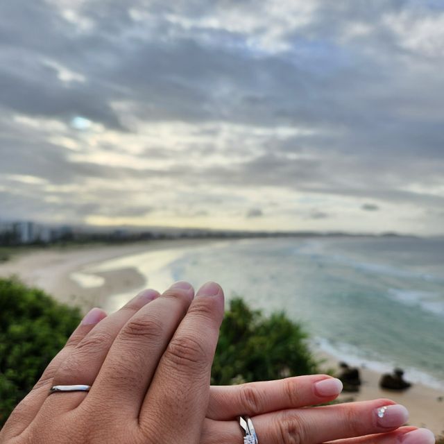 【カルティエ(Cartier)の口コミ】 バレリーナカーブ3石にしました。
他ブランドの指輪も試着させて頂きまし…