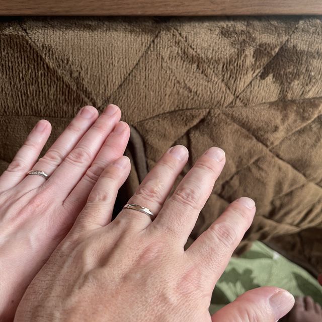 【4℃ BRIDAL(ヨンドシーブライダル)の口コミ】 4℃の指輪が大好きで買うならここと決めていました。
コンビデザインが好き…