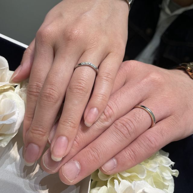 【4℃ BRIDAL(ヨンドシーブライダル)の口コミ】 ストレートではなく、少しウェーブのデザインのものを探していました。ダ…