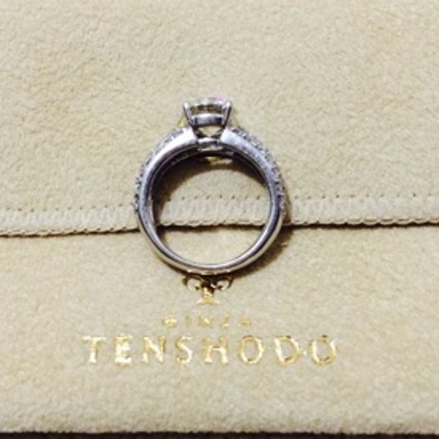 【天賞堂の口コミ】 婚約指輪を選ぶ基準として、一生モノなので憧れの大きなダイヤ付を望んで…