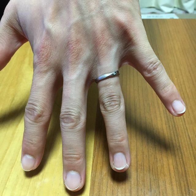 【LAVENNA(ラヴェンナ)の口コミ】 リングの中央部にひねりがはいっているのがお気に入りです。ひねりの片側…