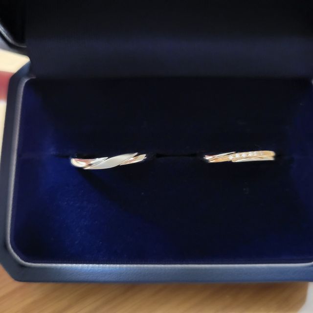 【銀座ダイヤモンドシライシの口コミ】 クラシカルではなく少し動きのあるデザインで、なおかつピンクゴールドも…