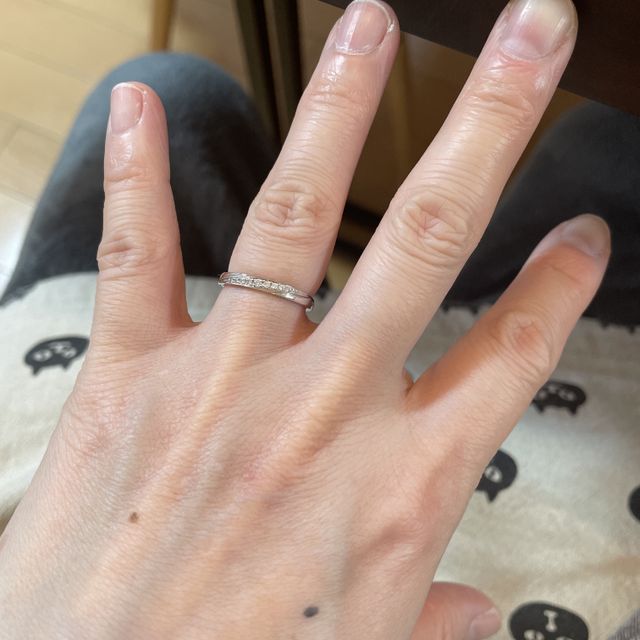 【4℃ BRIDAL(ヨンドシーブライダル)の口コミ】 デザイン、着け心地がすごく気に入りました。
派手かなって思ったけど実際…