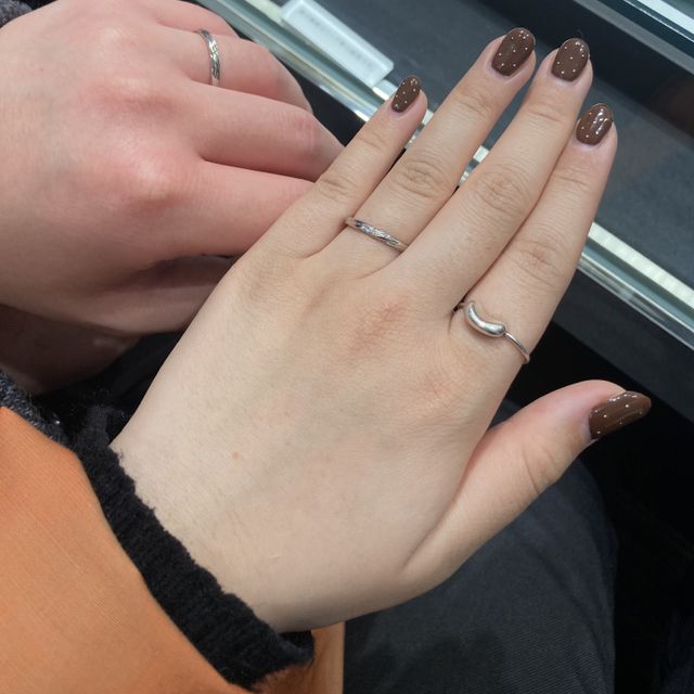 【エクセルコダイヤモンド(EXELCO DIAMOND)の口コミ】 ダイヤの輝きがとにかく綺麗！という印象でした。
男性のリングはシンプル…