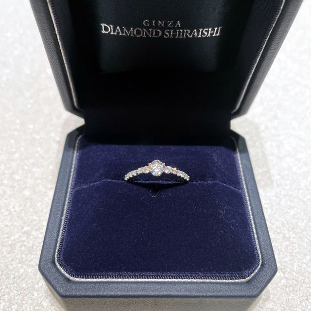 【銀座ダイヤモンドシライシの口コミ】 とにかくデザイン重視で、指輪に対してバランスの良い石のサイズを選びま…