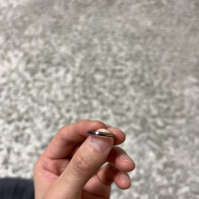 【SORA(ソラ)の口コミ】 指輪のベースが細身で付け心地が良く、デザインも2人の手や雰囲気に合って…