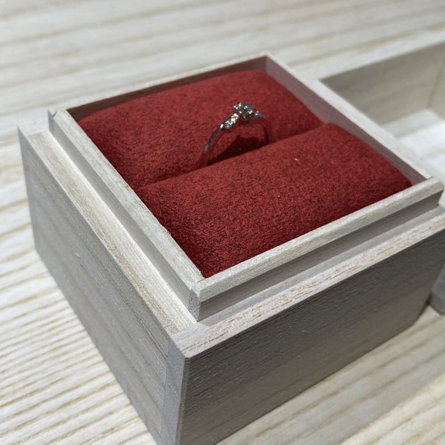 【出雲結(いずもゆい)の口コミ】 デザインがシンプルで綺麗。ダイヤモンドの輝きが綺麗で見惚れてしまいま…