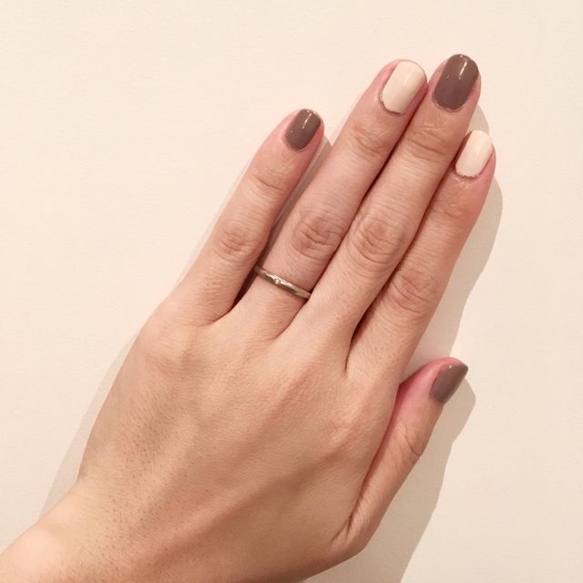 【NINA RICCI(ニナリッチ)の口コミ】 シンプルなデザインですが、内側がピンクゴールドになっていてアクセント…