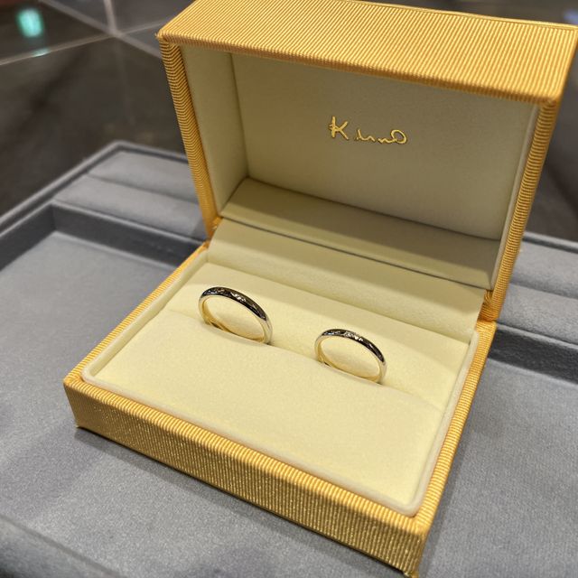 【ケイウノ ブライダル(K.UNO BRIDAL)の口コミ】 ぱっと見はシンプルだけど、内側がゴールドな仕様になっていておしゃれ。…