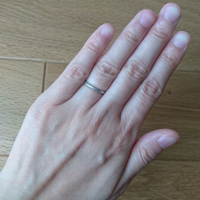 【4℃ BRIDAL(ヨンドシーブライダル)の口コミ】 妻の希望で、プラチナのシンプルないわゆる「ザ・結婚指輪」という感じの…
