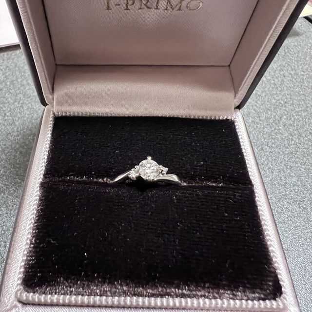 【アイプリモ(I-PRIMO)の口コミ】 指輪本体の捩れがかわいかったので、選びました。また、おしゃれかつシン…