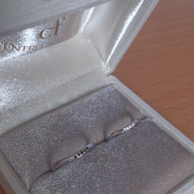 【WEDYの口コミ】 デザインはもちろん、着け心地にもこだわりました。
角のあるデザインだと…